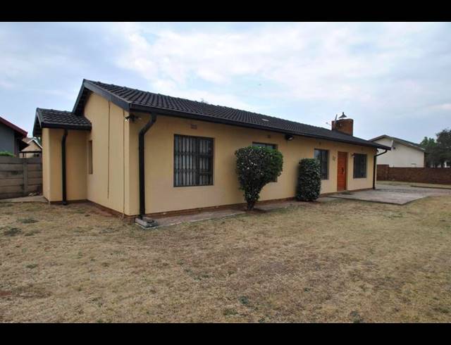 4 BEDROOM HOUSE FOR SALE IN LEONDALE